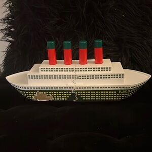 R.M.S. Gigantic Ship Pool Toy